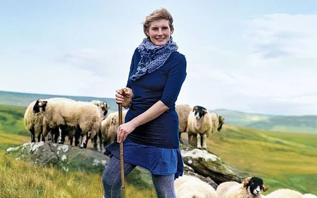 Amanda Owen še zdaleč ni le pastirica, ampak tudi fotografinja, pisateljica &ndash; in mati devetih otrok. FOTO Facebook Amanda Owen