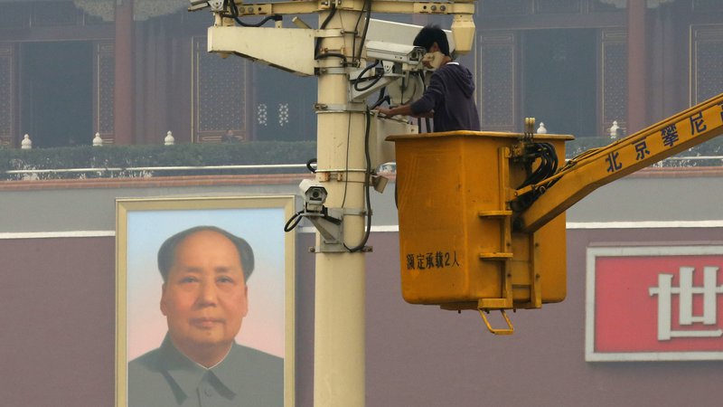Fotografija: Kitajski družbeni kreditni sistem bo temeljil na internetu, nadzornih kamerah in drugih »očeh« velikega brata. FOTO: Reuters