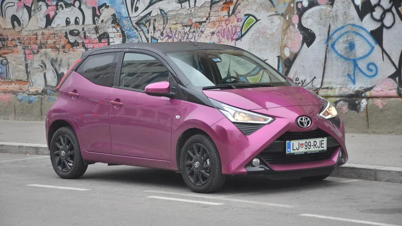 Fotografija: Toyota aygo je v vseh pogledih živahen mali avtomobil. Foto Gašper Boncelj