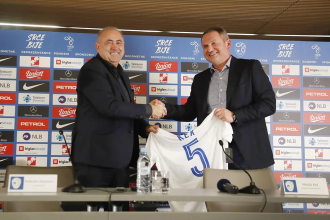 Predsednik zveze Mijatović je s Kekom sklenil pogodbo za dva kvalifikacijska cikla. Slovensko reprezentanco bo vodil do leta 2022.&nbsp;FOTO: Leon Vidic/Delo