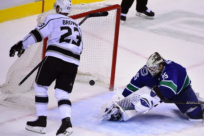 Dustin Brown je dosegel odločilni zadetek v podaljšku za zmago Los Angelesa.