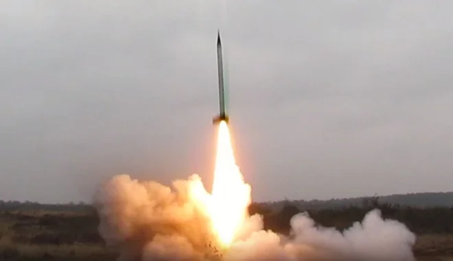 Amaterska eksperimentalna raketa z amonijevim perkloratnim raketnim pogonom je poletela 11 kilometrov visoko. FOTO: Andrej Vrbec