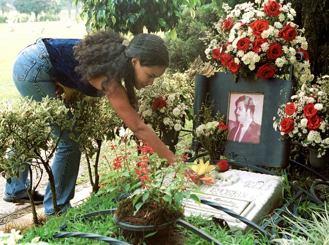 Escobarjev grob naj bi bil najbolj obiskan v Kolumbiji. FOTO: Reuters