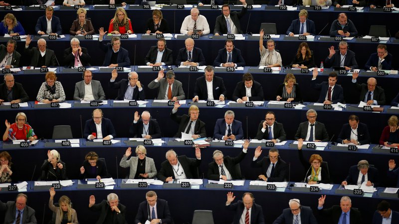 Fotografija: Projekcije kažejo, da bo v sestavi evropskega parlamenta prišlo do velikih premikov. Foto: Vincent Kessler/Reuters