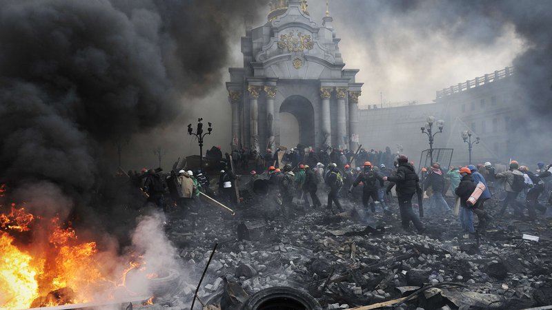 Fotografija: Prizori iz Kijeva v zimi 2013/2014 so bolj kot na proteste spominjali na vojno. FOTO: AFP