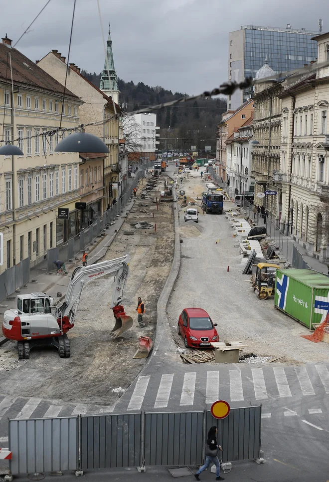 Med večjimi deli, ki jih je letos izvedel KPL v prestolnici, je bila tudi prenova Gosposvetske ceste. Foto Blaž Samec