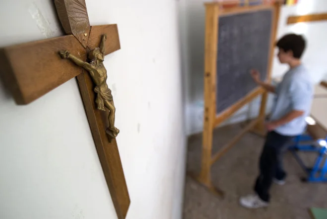 Razpela bodo tudi v knjižnicah, sejnih sobah in v telovadnicah. FOTO: Reuters