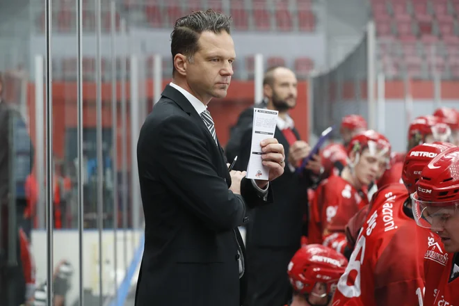 Gaber Glavič z veliko grenkobe zapušča Jesenice. FOTO: Leon Vidic/Delo