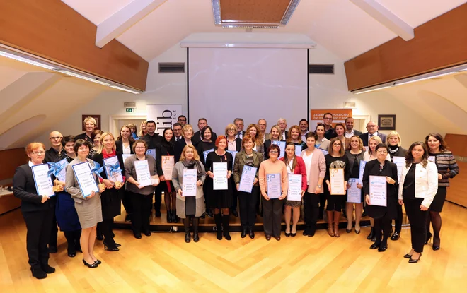 Dobitniki certifikata Družini prijazno podjetje. FOTO Polona Kumelj