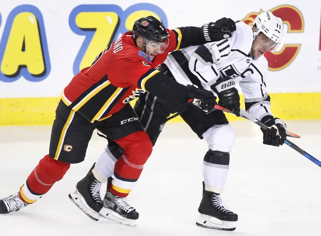 Anže Kopitar je enkrat sprožil proti vratom Calgaryja. FOTO: AP