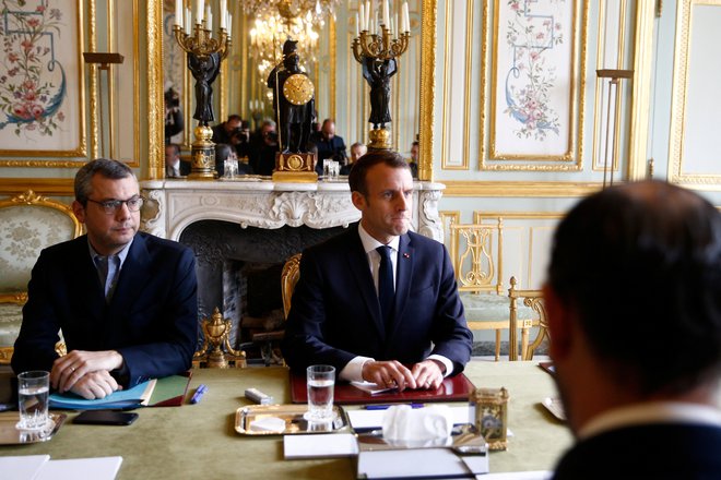 Macron je nasilne proteste ostro obsodil FOTO: Reuters