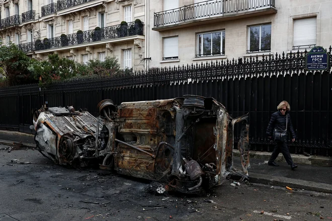 Razdejanje po včerajšnjih izgredih FOTO: Reuters