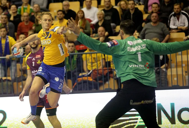 Tilen Kodrin je 48 sekund pred koncem tekme izvlekel veličastno točko. FOTO: Mavric Pivk/Delo