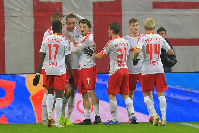 Kevin Kampl in soigralci so se veselili nove zmage Leipziga. FOTO: Reuters