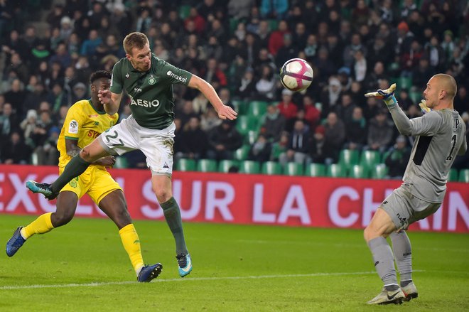Robert Berić je takole zabil gol za Saint Etienne. FOTO: AFP