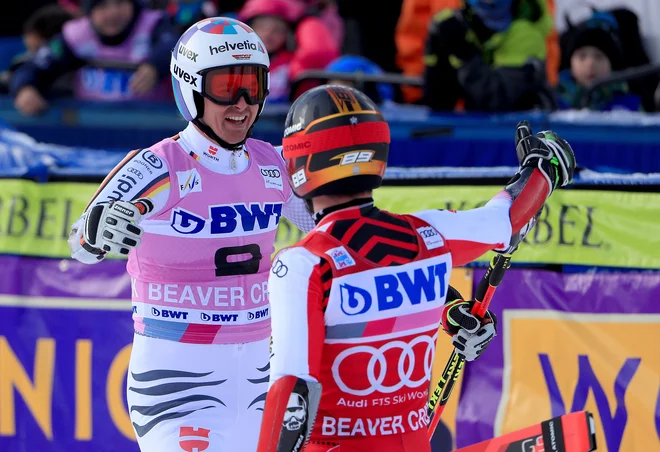Marcel Hirscher (desno) je iskreno čestital Stefanu Luitzu, ki je ustavil njegov niz veleslalomskih zmag. FOTO: AFP