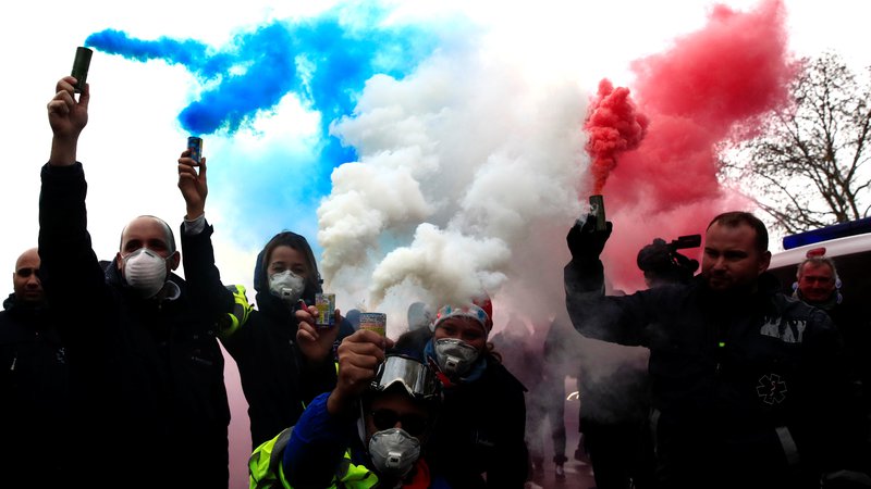Fotografija: Protesti so doslej v dveh tednih zahtevali štiri življenja. FOTO:  Gonzalo Fuentes/Reuters