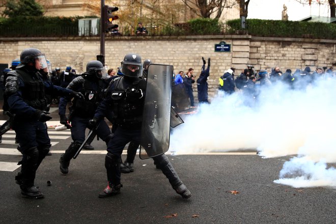 Policija je aretirala več kot 400 protestnikov. FOTO: Gonzalo Fuentes/Reuters