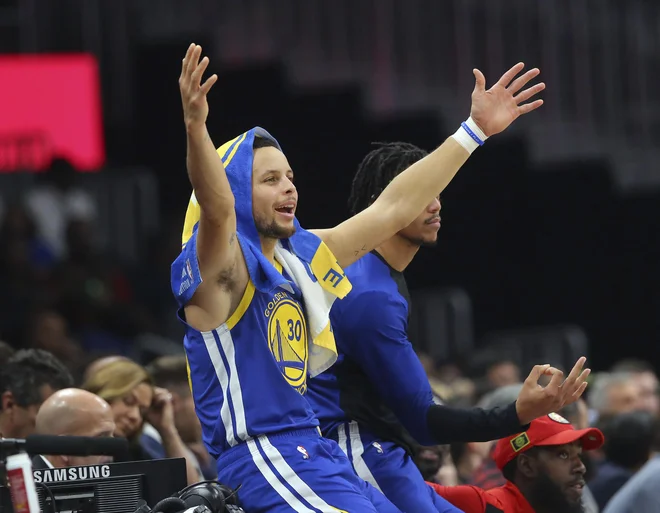Steph Curry je takoj poživil igro Golden Stata. FOTO: AP