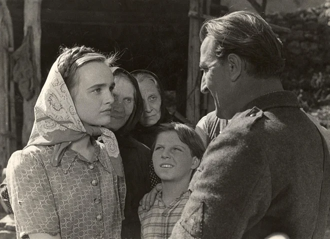 Majda Potokar, Boris Sešek in France Presetnik v Štigličevem filmu <em>Na svoji zemlji</em>.<br />
FOTO: Promocijsko gradivo