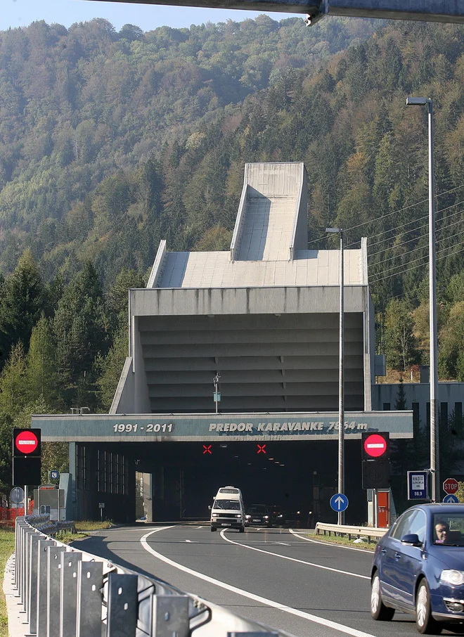 Predvideno je posojilo EIB za financiranje druge cevi karavanškega predora. FOTO: Ljubo Vukelič