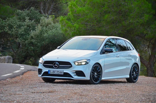 Mercedes B je sorodnik razreda A, a tudi v novi generaciji ohranja elemente na temo družinske uporabnosti.
