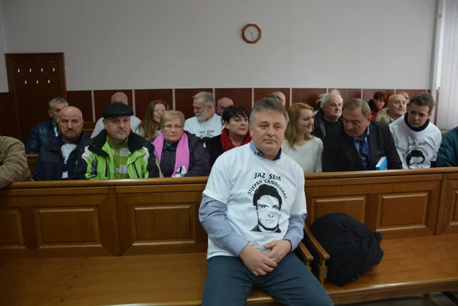 Novi župan Roman Leljak kljub breposelnosti, dokler ni bil izvoljen, ni bil brez dela. Kot pravijo, je polno zaseden s pisanjem knjig in predavanji o polpretekli zgodovini. FOTO: Oste Bakal