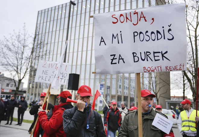 Protestni shod v Ljubljani. FOTO: Jože Suhadolnik