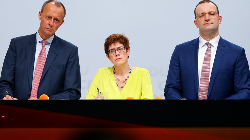 Fotografija: Za položaj vodje nemških krščanskih demokratov (CDU) se potegujejo Friedrich Merz (levo), Annegret Kramp-Karrenbauer in Jens Spahn. Naslednika Angele Merkel bodo izvolili jutri. Foto Reuters