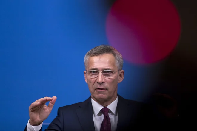 Jens Stoltenberg<strong> </strong>vseskozi ponavlja, da je uresničitev dogovora o imenu nujni pogoj za članstvo Makedonije v Natu. FOTO: Francisco Seco/AP