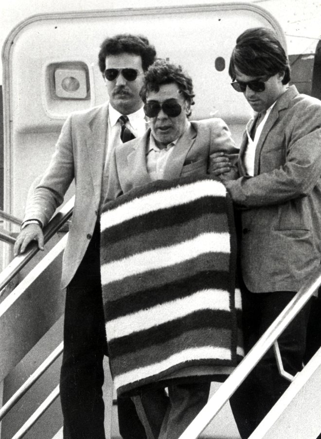 Pogled v zgodovino - aretacija Tommasa Buscette leta 1984. FOTO: Ansa Reuters