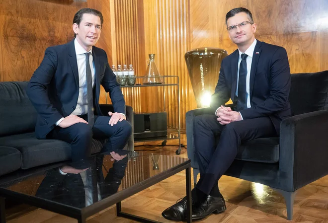 Avstrijski kancler Sebastian Kurz in slovenski premier Marjan Šarec sta se posvetila predvsem evropskim temam in poudarila dobre odnose med državama na gospodarskem področju. Foto: AFP