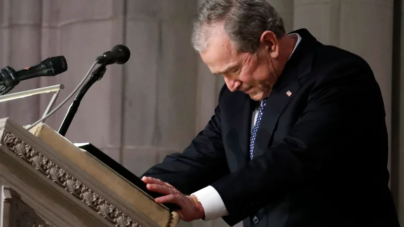 Fotografija: George Bush ml. se je proti koncu nagovora zjokal. FOTO: Alex Brandon/Afp