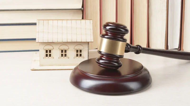 Fotografija: Glede na statistiko izdanih odločb inšpektorata je največ nelegalnih objektov. Foto: Shutterstock