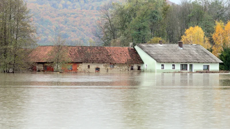 Fotografija: Ko bodo podatki natančni, bo treba kakšen občinski načrt spremeniti. FOTO:Tadej Regent/Delo