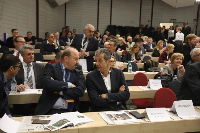 Slovenska politika premalo pozornost in odločnosti namenja učinkovitosti upravljanja z državnim premoženjem in javnim denarjem. FOTO: Voranc Vogel/Delo