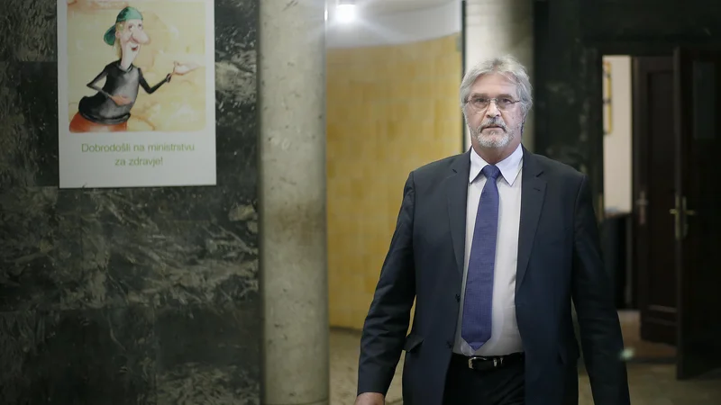 Fotografija: Šlo je za politični Trumanov šov, v katerega je bil namesto Jima Carreyja potegnjen spoštovani profesor Gregorič in bolni otroci kot statisti. FOTO: Blaž Samec