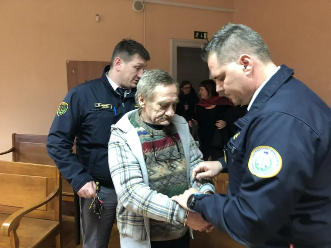 V priporu je obtoženi že od 24. julija, ko mu je bila v zgodnjih jutranjih urah odvzeta prostost na hodniku stanovanjskega bloka v Kidričevem. FOTO: Arhiv Dela
