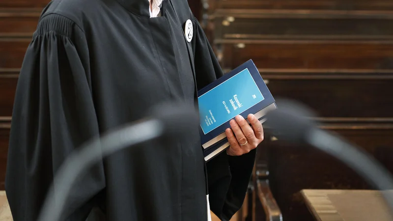 Fotografija: Bo ministrica za pravosodje nehala vztrajati pri rešitvah, ki razburjajo strokovno javnost in vračajo Slovenijo v čase policijske države? Foto Leon Vidic