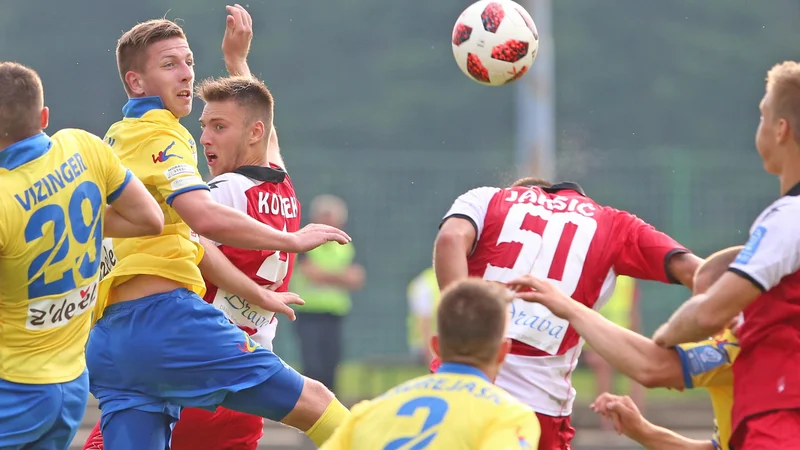 Fotografija: V Kidričevem se bo bila huda bitka za 3. mesto na tleh in v zraku. FOTO: Tadej Regent/Delo