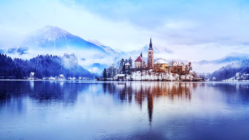 Fotografija: Blejsko jezero v zimski različici FOTO: Shutterstock