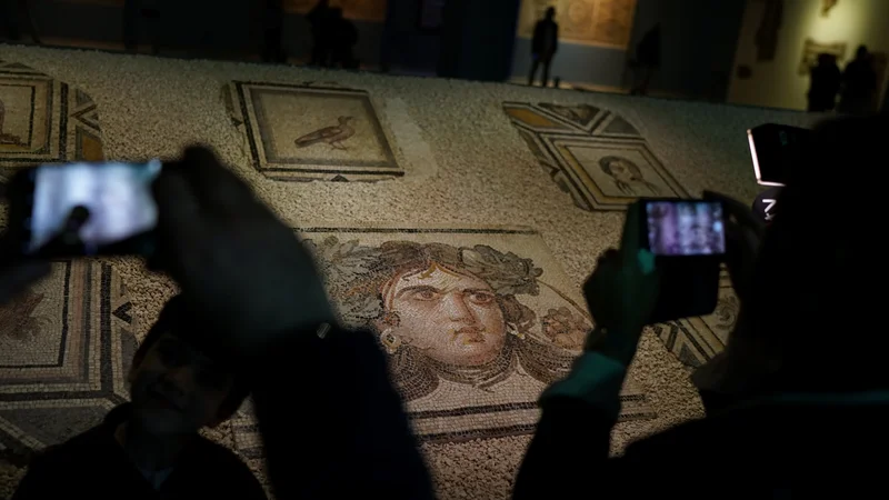 Fotografija: Deli mozaika »Cigansko dekle«. FOTO: Umit Bektas Reuters