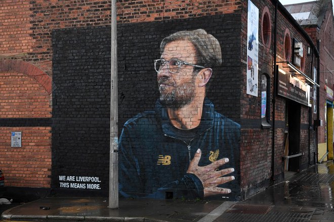 Na eni od ulic v Liverpoolu se je pojavil grafit v čast Jürgenu Kloppu. FOTO: Reuters