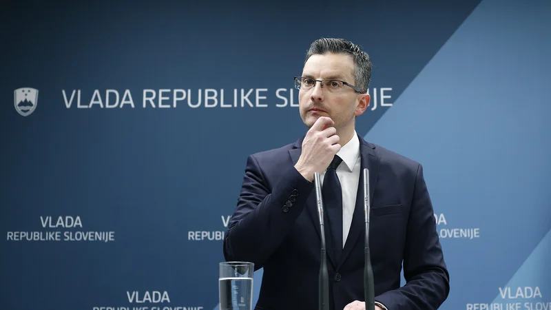 Fotografija: SDS, NSi in SNS danes ne bodo vložile napovedanega predloga za ustavno obtožbo zoper predsednika vlade Marjana Šarca. FOTO: Blaž Samec/Delo
