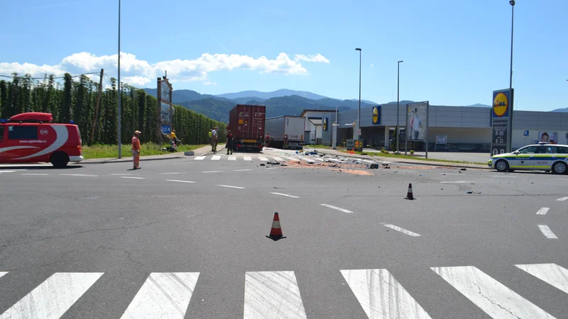 Fotografija: Na križišču s Koroško cesto v Radljah ob Dravi se vsak mesec pripeti prometna nesreča. FOTO: ARHIV PU CELJE