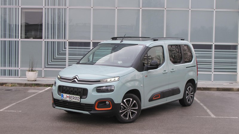 Fotografija: Citroën berlingo se v novi izvedbi lahko pohvali z dokaj razgibano pojavo in veliko (tudi doplačljive) opreme. FOTO: Blaž Kondža