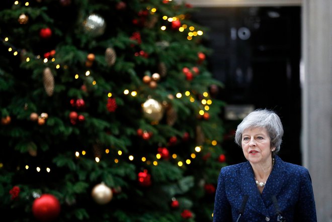 Theresa May je potrdila, da se bo morala boriti za obstanek na položaju. Foto: Peter Nicholls/Reuters