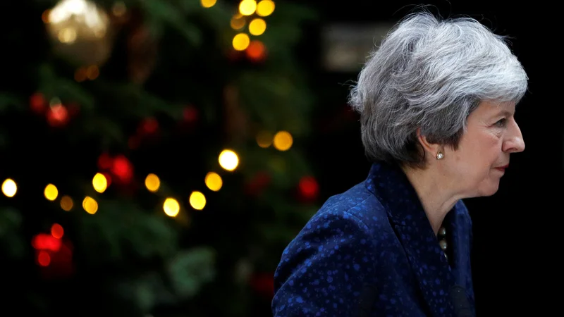 Fotografija: Theresa May je prava mojstrica političnega preživetja, a sreča jo nedvomno zapušča. FOTO: REUTERS/Peter Nicholls