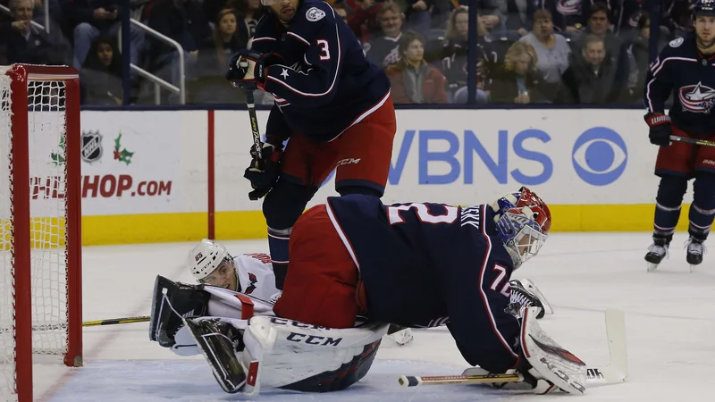 Fotografija: Sergej Bobrovskij, ruski vratar v dresu moštva Columbus Blue Jackets, je ubranil vse štiri strele Anžeta Kopitarja. FOTO: Reuters