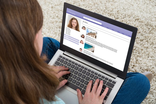 Že odrasli imajo težave z varovanjem svoje zasebnosti na spletu, kaj šele otroci. FOTO: Shutterstock